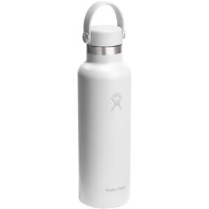 Hydro Flask Standard Mouth 621 ml – termoizolowana butelka na wodę ze stali nierdzewnej, z pokrywką ze słomką.