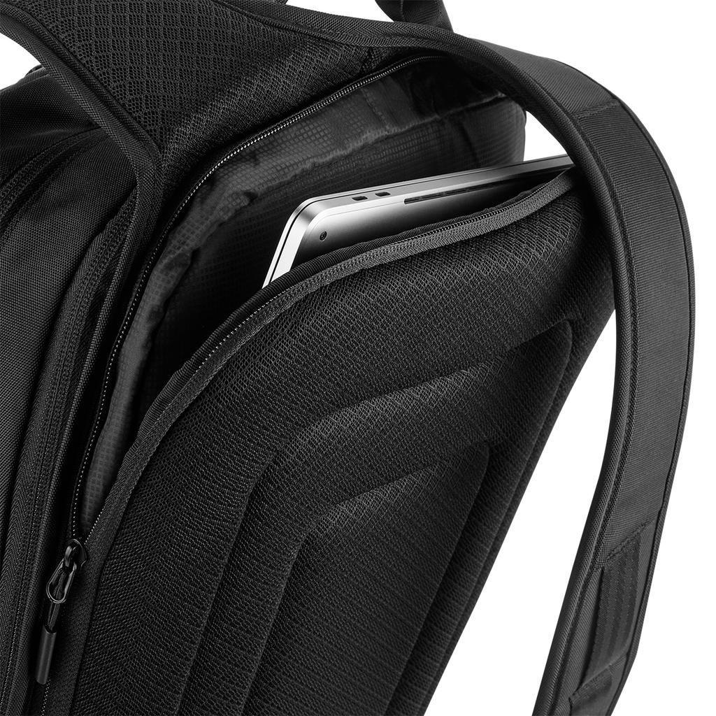 Plecak Pitch Black 24 Hour Backpack <ul> </li><li>100% poliester (1000D, Twist Weave) </li><li>Wytrzymałe pasy  </li><li>Wodoodporny, odporny na ścieranie materiał </li><li>Oddychający wyściełany tylny panel z siatki </li><li>Wyściełana kieszeń na laptopa z dostępem zewnętrznym, kompatybilna z laptopem do 15,6 </li><li>Wewnętrzny elastyczny uchwyt na butelkę </li><li>Przednia kieszeń z organizerem zapinana na zamek </li><li>Metka TearAway </li><li>Pojemność: 20 litrów, z możliwością rozszerzenia do 25 litrów </li><li>Wymiary: 33 x 50 x 21 (25) cm </li><li>Max. cylindryczne pole haftu: 18 </li><li>Max. obszar nadruku: 20 x 15 cm</li></ul>