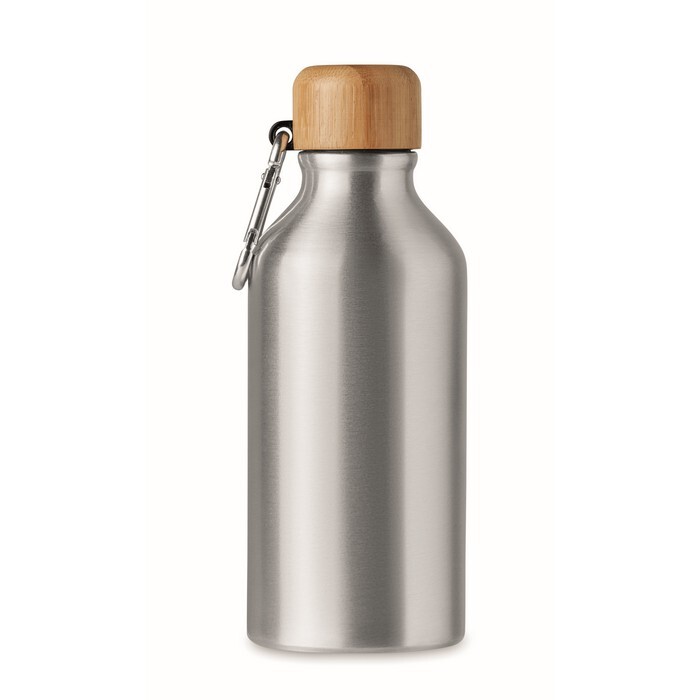 Butelka aluminiowa 400 ml Jednościenna butelka aluminiowa z bambusową pokrywką i karabińczykiem (nie do profesjonalnego użycia). Pojemność: 400 ml Bambus jest produktem naturalnym, dlatego mogą wystąpić nieznaczne różnice w kolorze, wzorze i rozmiarze.