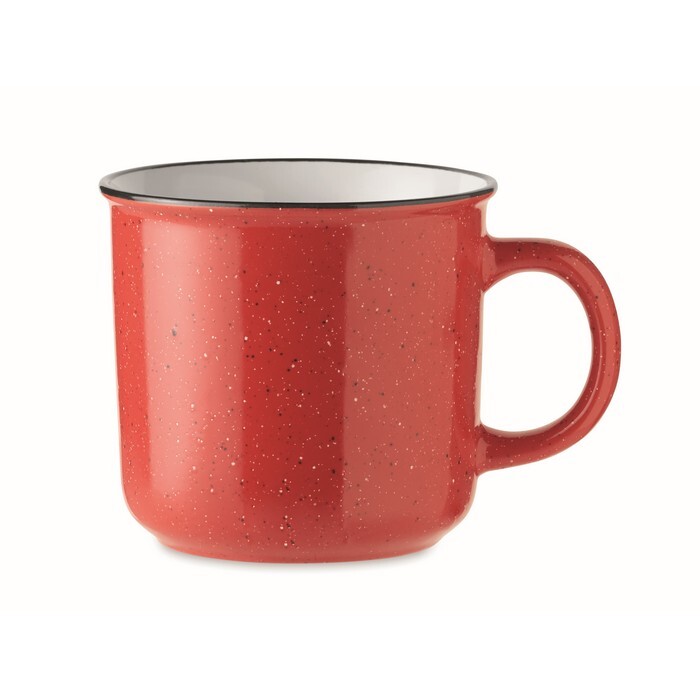 Kubek vintage ceramika 400 ml Duży ceramiczny kubek w stylu vintage. Ze względu na nakrapiany wzór, na nadrukowanym logo będą widoczne plamki. Pojemność: 400 ml.