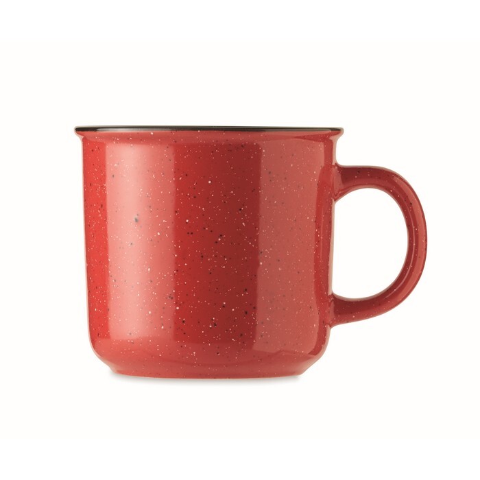 Kubek vintage ceramika 400 ml Duży ceramiczny kubek w stylu vintage. Ze względu na nakrapiany wzór, na nadrukowanym logo będą widoczne plamki. Pojemność: 400 ml.