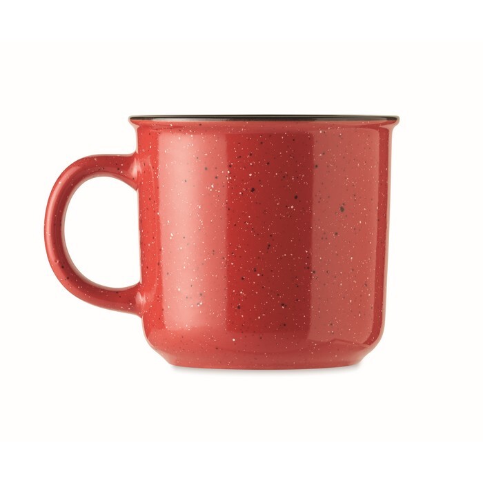 Kubek vintage ceramika 400 ml Duży ceramiczny kubek w stylu vintage. Ze względu na nakrapiany wzór, na nadrukowanym logo będą widoczne plamki. Pojemność: 400 ml.