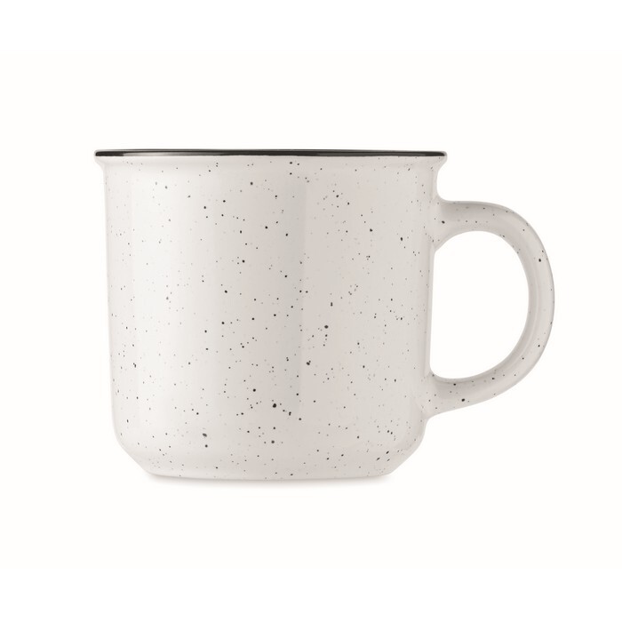 Kubek vintage ceramika 400 ml Duży ceramiczny kubek w stylu vintage. Ze względu na nakrapiany wzór, na nadrukowanym logo będą widoczne plamki. Pojemność: 400 ml.