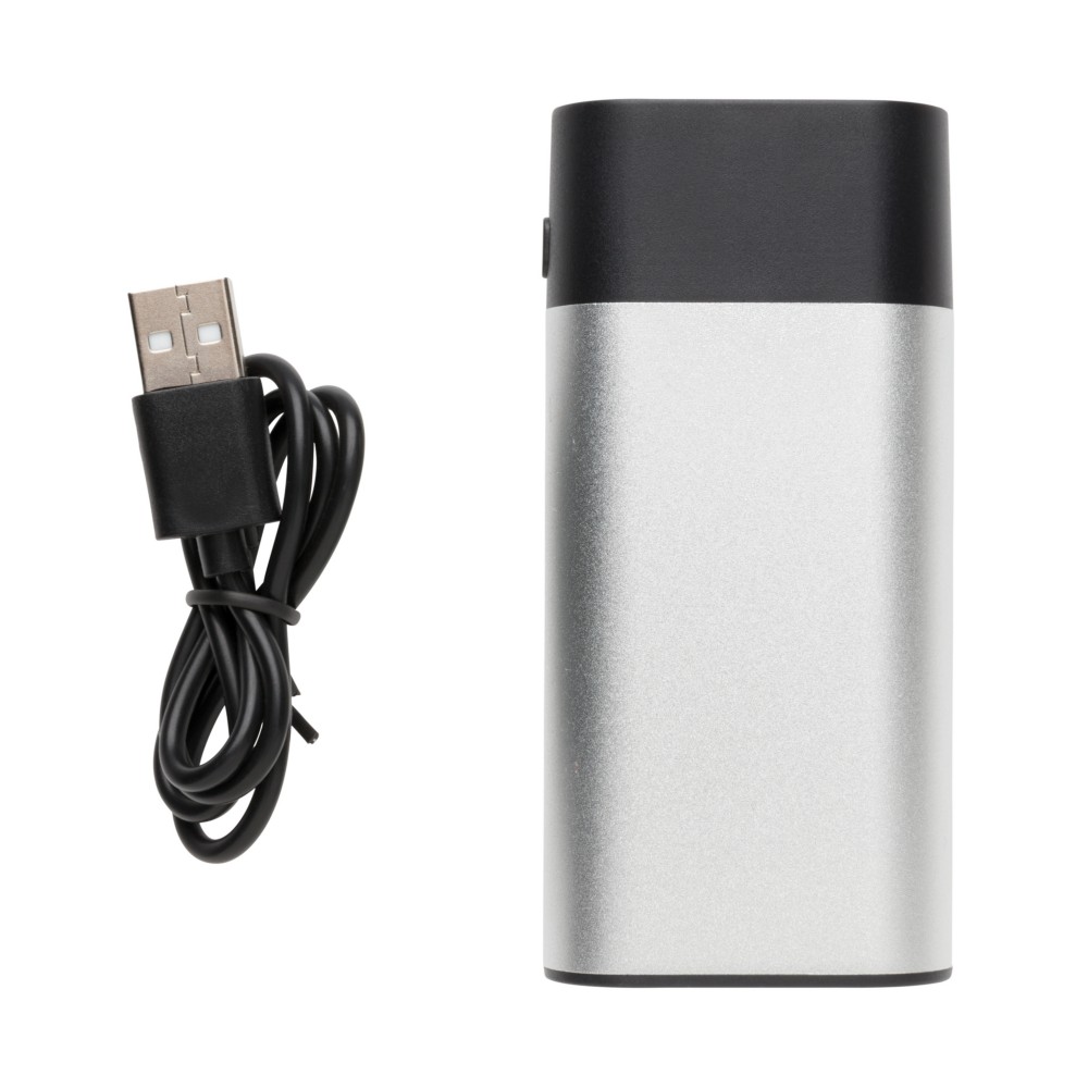 Power bank 4000 mAh z cyfrowym wyświetlaczem Power bank 4000 mAh, wyświetlacz cyfrowy LED wskazujący poziom naładowania, 2 wyjścia USB do ładowania 2 urządzeń jednocześnie, wykonany z wytrzymałego aluminium, wbudowany akumulator litowy, wyjście 2.1A pozwala ładować szybciej niż większość zwykłych ładowarek, wyjście 5V/2A, wejście 5V/1A, kabel micro USB w komplecie