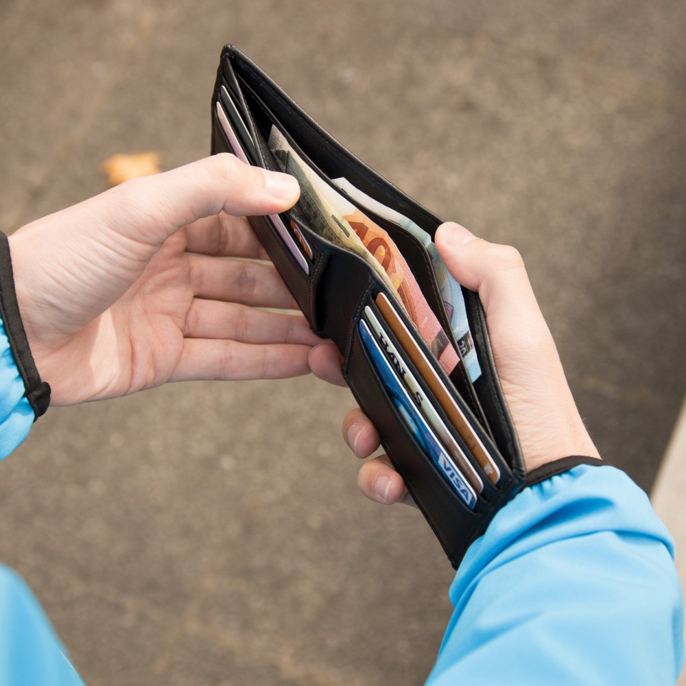 Portfel Swiss Peak, ochrona RFID Portfel z ochroną RFID, wykonany z wysokiej jakości skóry PU, 6 przegródek mieszczących do 12 kart kredytowych, wewnątrz oddzielna przegroda na pieniądze