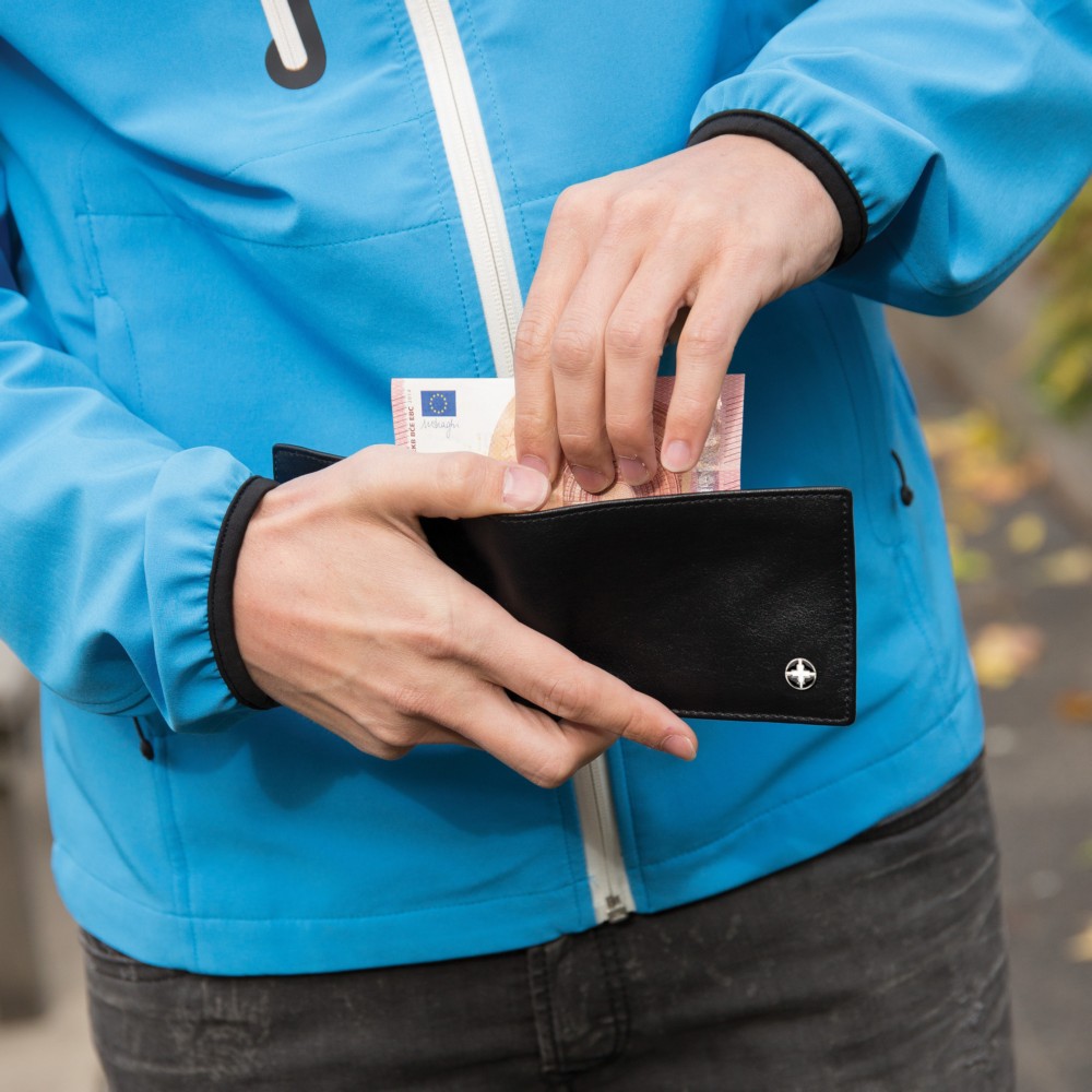 Portfel Swiss Peak, ochrona RFID Portfel z ochroną RFID, wykonany z wysokiej jakości skóry PU, 6 przegródek mieszczących do 12 kart kredytowych, wewnątrz oddzielna przegroda na pieniądze