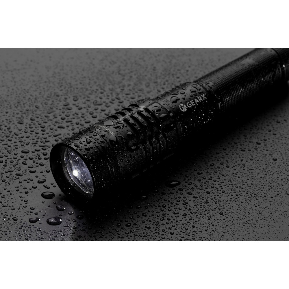 Latarka Gear X, ładowana przez USB Latarka o bardzo jasnym świetle, wodoodporna IPX4, wiązka 1000 lumenów sięgająca do 500 m, wysokiej jakości żarówka z 5 trybami świecenia, w tym SOS, wbudowany akumulator 2000 mAh pozwala na około 4 godziny ciągłego świecenia, ładowana za pomocą USB