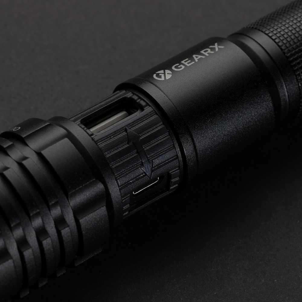 Latarka Gear X, ładowana przez USB Latarka o bardzo jasnym świetle, wodoodporna IPX4, wiązka 1000 lumenów sięgająca do 500 m, wysokiej jakości żarówka z 5 trybami świecenia, w tym SOS, wbudowany akumulator 2000 mAh pozwala na około 4 godziny ciągłego świecenia, ładowana za pomocą USB