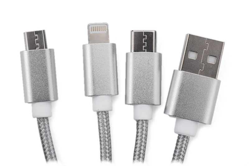 Kabel USB 3 w 1 TAUS Kabel USB 3 w 1 TAUS do ładowania różnych urządzeń posiada trzy końcówki: micro USB, Lightning (iPhone) i USB typu C. Kabel jest powleczony tkaniną, a końcówki USB są wykonane z metalu. Praktyczny gadżet dla każdego użytkownika mobilnych urządzeń.