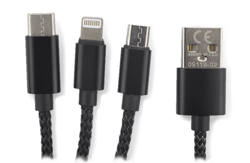 Kabel USB 3 w 1 LUX Kabel LUX to świetny gadżet reklamowy, gdyż posiada on idealne miejsce na wygrawerowane logo, które podświetli się po podłączeniu kabla! Jest to kabel 3 w 1, co oznacza, że posiada końcówki: micro USB, USB typu C i Lightining (iPhone). Sam przewód powleczony jest wzmacnianym materiałem i ma długość ok. 1 m. Kabel służy wyłącznie do ładowania.