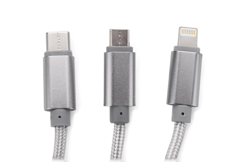 Kabel USB 3 w 1 TALA Kabel 3 w 1 TALA to połączenie nowoczesności z nietuzinkowym designem. Wyposażony w trzy końcówki- USB typu C, micro USB oraz dla iPhoneów 5 i nowszych, szybko naładuje urządzenie. 
Kabel typu USB 2.0, 5V/2.5A. Tylko do ładowania.