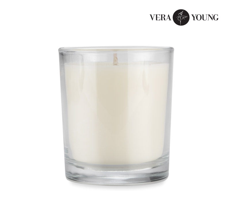 Świeca sojowa 170g - Plum & Patchouli - VERA YOUNG Produkty Vera Young Candles są odlewane ręcznie. Wykonywane są z naturalnego wosku sojowego - są w 100% naturalne i ekologiczne. Dzięki woskom roślinnym świece są całkowicie bezpieczne dla zdrowia i nie zawierają szkodliwych substancji.
