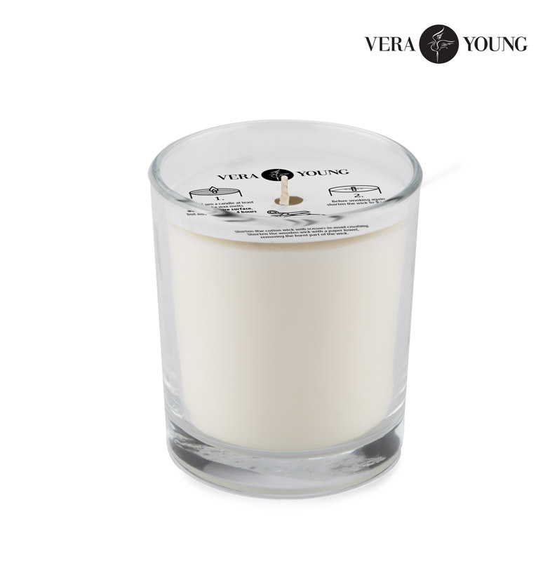 Świeca sojowa 170g - Plum & Patchouli - VERA YOUNG Produkty Vera Young Candles są odlewane ręcznie. Wykonywane są z naturalnego wosku sojowego - są w 100% naturalne i ekologiczne. Dzięki woskom roślinnym świece są całkowicie bezpieczne dla zdrowia i nie zawierają szkodliwych substancji.
