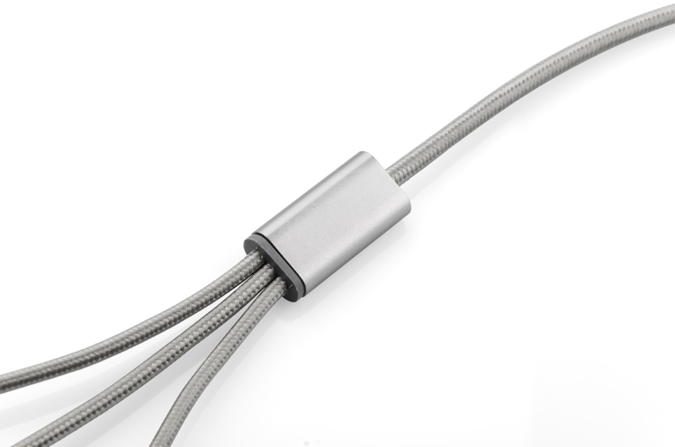 Kabel USB 3 w 1 TALA Kabel 3 w 1 TALA to połączenie nowoczesności z nietuzinkowym designem. Wyposażony w trzy końcówki- USB typu C, micro USB oraz dla iPhoneów 5 i nowszych, szybko naładuje urządzenie. 
Kabel typu USB 2.0, 5V/2.5A. Tylko do ładowania.