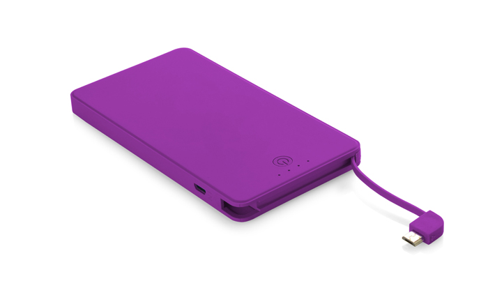 Power bank VIVID 4000 mAh 
Power bank o niezwykłej, gumowanej powierzchni. Kształtem i rozmiarami przypomina smartfona, co daje wyobrażenie jak bardzo poręczne jest to urządzenie. Interesujący design dopełnia miła dla oka kolorystyka. VIVID posiada sprytnie chowany zintegrowany kabel z wtyczką micro USB oraz dodatkowy port USB, co umożliwia ładowanie 2 urządzeń jednocześnie. Do ładowania power banka służy port micro USB. Dodatkowo power bank posiada 4 diody informujące o poziomie baterii. Wejście 5 V / 1 A, wyjście 5V / 1 A (zintegrowany kabel) i 2.1 A (port USB). Pojemność 4000 mAh. W zestawie dołączony kabel z wtyczką micro USB.