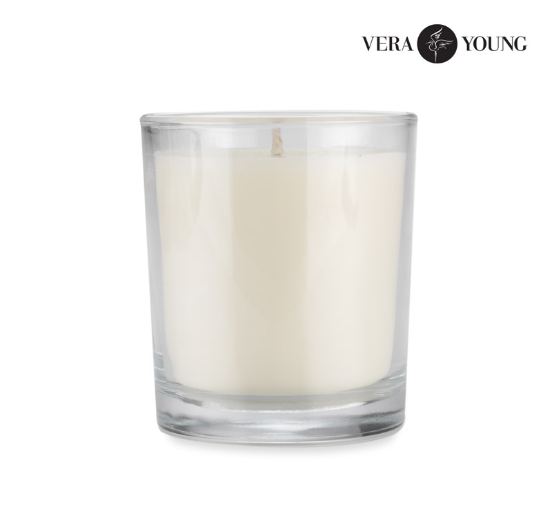 Świeca sojowa 170g - Lemongrass & Ginger - VERA YOUNG Produkty Vera Young Candles są odlewane ręcznie. Wykonywane są z naturalnego wosku sojowego - są w 100% naturalne i ekologiczne. Dzięki woskom roślinnym świece są całkowicie bezpieczne dla zdrowia i nie zawierają szkodliwych substancji.
