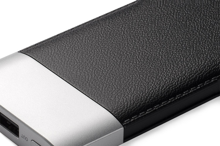 Power bank LATIV 6000 mAh 
Power bank LATIV to propozycja dla ludzi ceniących elegancki wygląd oraz spory zapas energii zawsze przy sobie. Obudowa została wykonana z wysokiej jakości tworzywa z fakturą do złudzenia przypominającą skórę. W zestawie standardowy kabel micro USB do ładowania oraz instrukcja obsługi. Produkt jest zgodny z odpowiednimi dyrektywami Unii Europejskiej, posiada znak CE oraz 1 rok gwarancji. 
 
Dane techniczne: 
- wejście: 5 V / 2 A (port micro USB)
- wyjście: 5 V / 2 A (port USB)
- pojemność baterii: 6000 mAh 