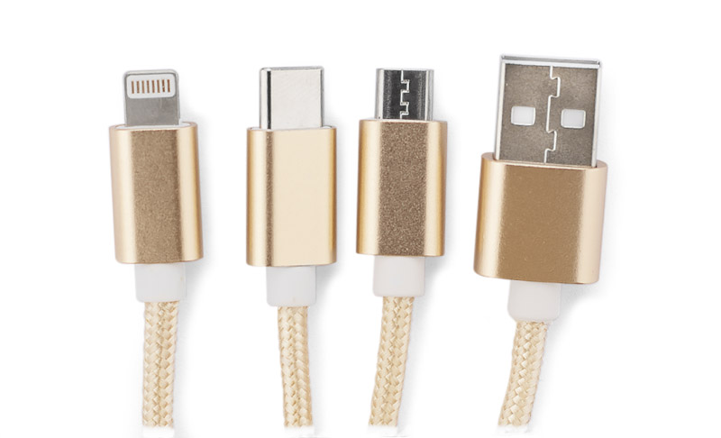 Kabel USB 3 w 1 TAUS Kabel USB 3 w 1 TAUS do ładowania różnych urządzeń posiada trzy końcówki: micro USB, Lightning (iPhone) i USB typu C. Kabel jest powleczony tkaniną, a końcówki USB są wykonane z metalu. Praktyczny gadżet dla każdego użytkownika mobilnych urządzeń.