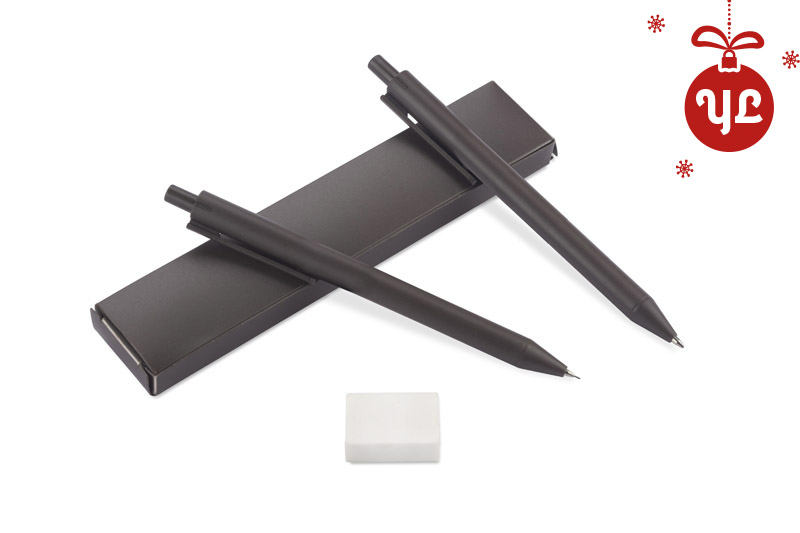 Zestaw piśmienniczy kawowy KOPIKO Zestaw składający się długopisu, ołówka
automatycznego, linijki wykonanych z tworzywa
zawierającego w składzie ziarna kawy oraz gumki
do mazania.