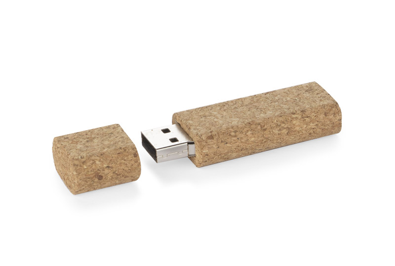 Pamięć USB PORTO 16 GB Pamięć PORTO to propozycja dla miłośników ekologicznych rozwiązań. Obudowa wykonana jest w całości z naturalnego korka. Pamięć USB o pojemności 16 GB. Standard USB: 2.0; szybkość zapisu: 4,5 MB/s; szybkość odczytu: 12 MB/s. Pamięć USB objęta jest 5 letnią gwarancją producenta oraz posiada certyfikat CE.