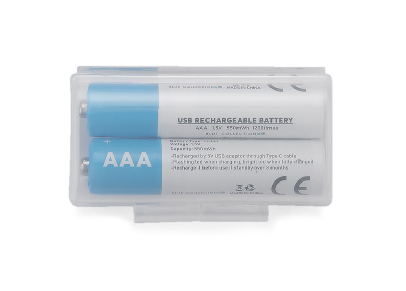 Zestaw akumulatorków AAA 450 mAh Zestaw akumulatorków AAA 450 mAh to produkt stworzony specjalnie z myślą o użytkownikach urządzeń elektronicznych. Akumulatory zasilane są przez port USB typu C, co oznacza, że nie jest wymagana dedykowana ładowarka. W zestawie znajduje się podwójny kabel USB-C, który umożliwia zasilanie dwóch akumulatorów w tym samym czasie. Dzięki wskaźnikowi LED na baterii wiesz, jaki jest aktualny status naładowania. Zestaw akumulatorków AAA 450 mAh to rozwiązanie przyjazne dla środowiska - akumulatory doładujesz do 1200 razy, unikając zużycia 1200 zwykłych baterii. Pełne naładowanie: 1 godz.