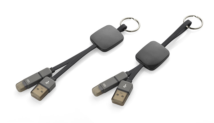 Kabel USB 2 w 1 MOBEE Kabel USB MOBEE łączy w sobie funkcjonalność, atrakcyjny wygląd oraz dedykowane miejsce do wykonania logo. Posiada wtyczkę USB oraz końcówkę micro USB z adapterem do wtyczki typu lightning (iPhone 5 i nowsze). Wtyczki zabezpieczone nasadkami z tworzywa. Kabel może służyć jako dodatek np. do power banka lub stanowić osobny gadżet reklamowy. Posiada przesył danych.