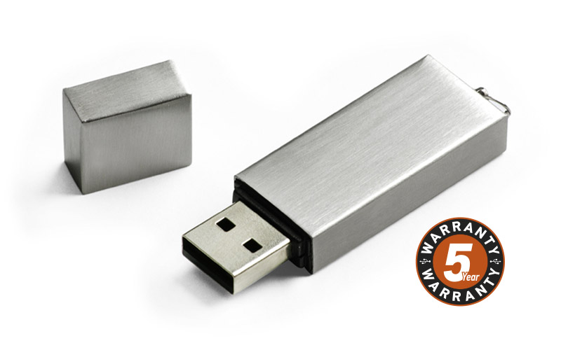 Pamięć USB VENEZIA 16 GB Przenośnia pamięć USB o pojemności 16 GB, wykonana jest ze szczotkowanego metalu. Duże pole do znakowania grawerem sprawia, że znakomicie sprawdza się jako upominek reklamowy. Standard USB: 2.0; szybkość zapisu: 7,5 MB/s; szybkość odczytu: 20 MB/s. Pamięć USB objęta jest 5 letnią gwarancją producent oraz posiada certyfikat CE.