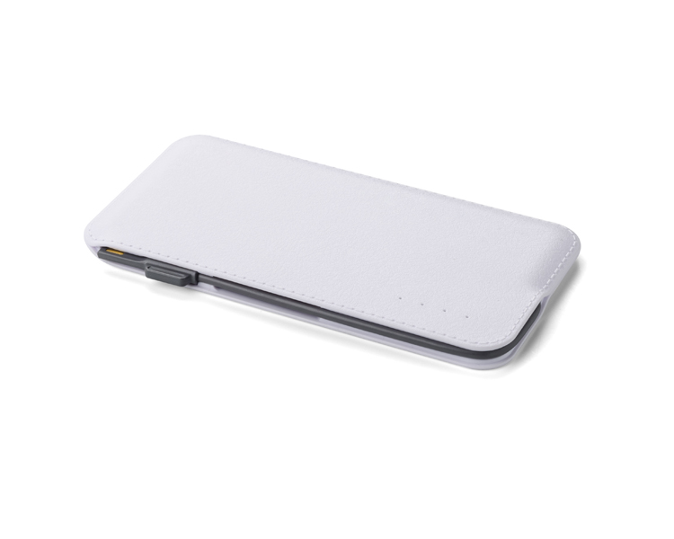 Power bank FINO 4000 mAh 

Power bank FINO to doskonale zaprojektowany produkt o pojemności 4000 mAh, niewymagający żadnych dodatkowych akcesoriów. Wbudowany kabel posiada zarówno wtyk USB umożliwiający naładowanie power banka, jak i micro USB do ładowania urządzeń mobilnych. Dodatkowo w obudowie został umieszczony adapter do ładowania iPhone'a czy iPada. Wysokie natężenie wejścia i wyjścia pozwala na szybkie ładowanie. Obudowa została wykonana z wysokiej jakości tworzywa do złudzenia przypominającego ekoskórę. Produkt jest zgodny z odpowiednimi dyrektywami Unii Europejskiej, posiada znak CE oraz 1 rok gwarancji. 
 
Dane techniczne: 
- wejście: 5 V /  1 A (wtyczka USB)
- wyjście: 5 V /  1 A (wtyczka micro USB / iPhone)
- pojemność baterii: 4 000 mAh