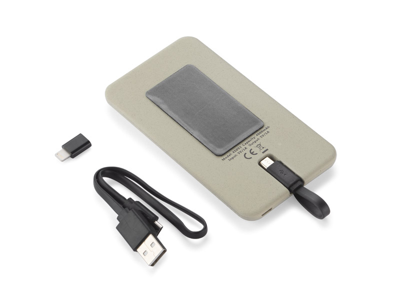 Power bank STICKY 4000 mAh 

STICKY to niezwykle praktyczny power bank o pojemności 4 000 mAh. Wbudowany kabel z wtykiem micro USB pozwoli na ładowanie urządzeń mobilnych bez konieczności używania dodatkowego kabla. Do zestawu dołączony jest także adapter IPhone. Dodatkowym atutem jest umieszczona z tyłu taśma pozwalająca na wielokrotne przymocowanie power banka do ładowanego urządzenia (do gładkich powierzchni) bez zostawiania na nich żadnych śladów. Obudowa została wykonana z ciekawego tworzywa przypominającego w dotyku zamsz. Produkt jest zgodny z odpowiednimi dyrektywami Unii Europejskiej, posiada znak CE oraz 1 rok gwarancji. 
 
Dane techniczne: 
- wejście: 5 V /  1 A (wtyczka USB)
- wyjście: 5 V / 1 A (wtyczka micro USB / iPhone)
- pojemność baterii: 4000 mAh