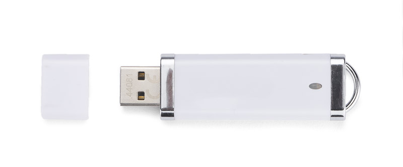 Pamięć USB BRIS 8 GB 
Przenośna pamięć USB wykonana z tworzywa o pojemności 8GB. Standard USB 2.0, szybkość zapisu: 4,5Mb/s,odczytu: 20Mb/s. Pamięć USB objęta jest 5 letnią gwarancją producenta oraz posiada certyfikat CE. 
