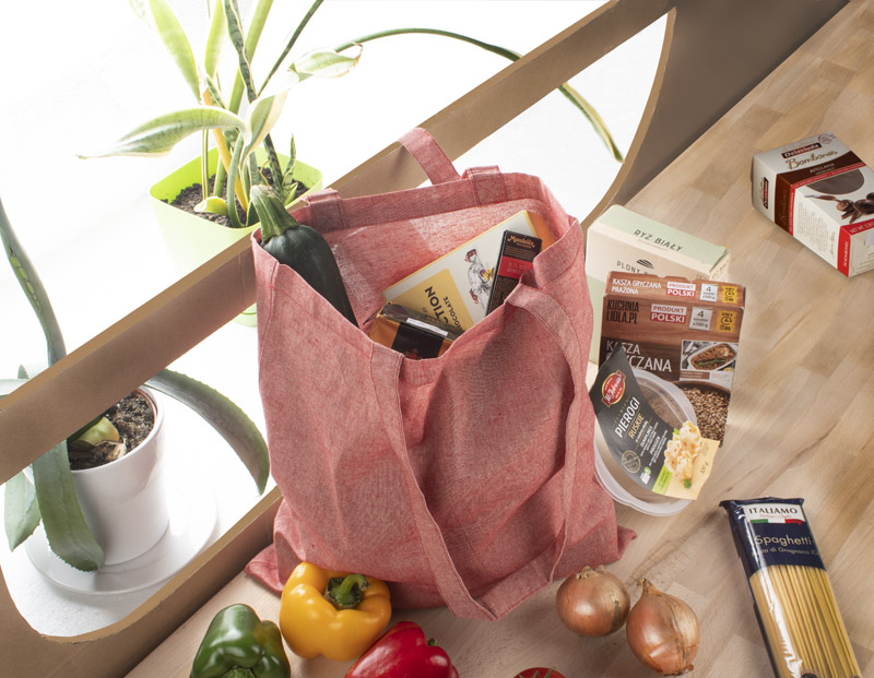 Torba bawełniana MELANGE 140g Torba MELANGE wykonana jest z bawełny pozyskanej z recyklingu, dzięki czemu oszczędność wody w procesie produkcyjnym jest znaczna. Posiada rączki o długości około 70 cm, poszerzone boki i dno. Gramatura bawełny 140g/m2.