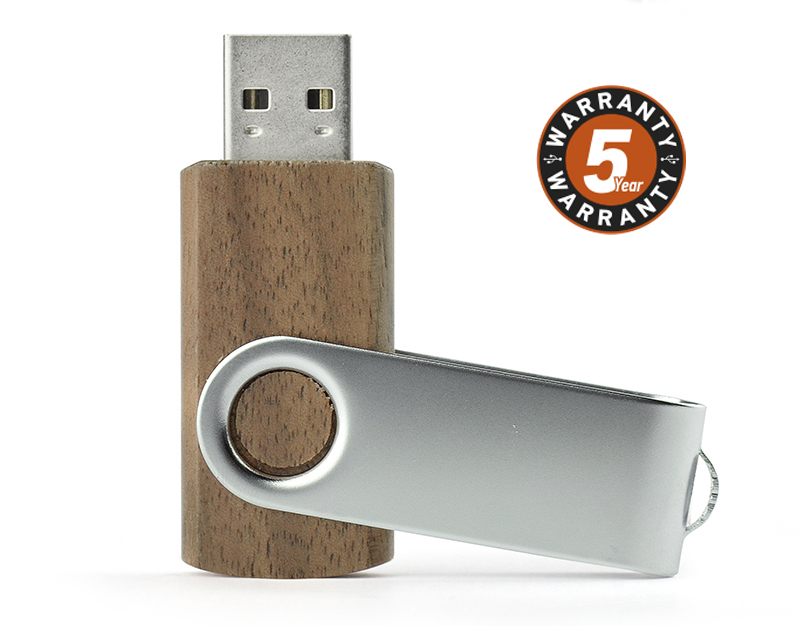 Pamięć USB TWISTER WALNUT 8 GB 
Nieduża, wykonana z metalu oraz drewna orzechowego, przenośna pamięć usb o pojemności 8 GB. Znakowanie możliwe na dwóch stronach metalowego zamknięcia. Standard usb: 2.0; szybkość zapisu: 4 MB/s; szybkość odczytu: 12 MB/s (Uwaga: ze względu na wykonanie produktu z naturalnego drewna kolor może mieć rożne odcienie w ramach jednaj partii). Pamięć USB objęta jest 5 letnią gwarancją producenta oraz posiada certyfikat CE.

