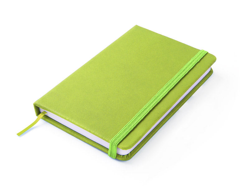Notes VITAL A6 Gustowny notes A6 z kolorową gumką wykonany z ekoskóry PU. Notes zawiera 80 kartek ecru w linie koloru pomarańczowego. Logo nadrukujemy na okładce.