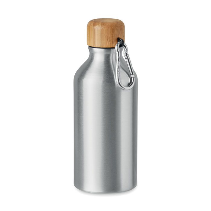 Butelka aluminiowa 400 ml Jednościenna butelka aluminiowa z bambusową pokrywką i karabińczykiem (nie do profesjonalnego użycia). Pojemność: 400 ml Bambus jest produktem naturalnym, dlatego mogą wystąpić nieznaczne różnice w kolorze, wzorze i rozmiarze.