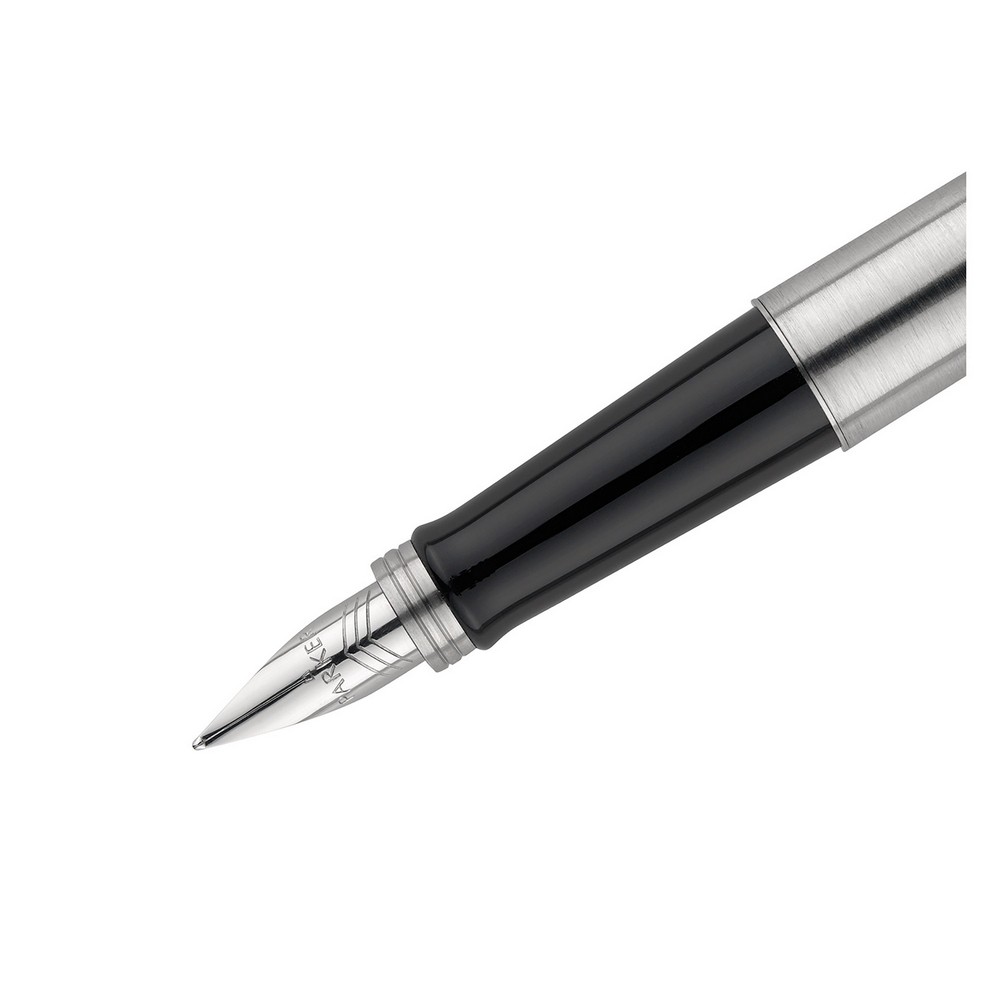 Pióro wieczne Parker Jotter Core Pióro wieczne Parker Jotter Core z zatyczką, wkład w niebieskim kolorze,  zapakowane w pudełko upominkowe, produkt wykonany z metalu i stali nierdzewnej