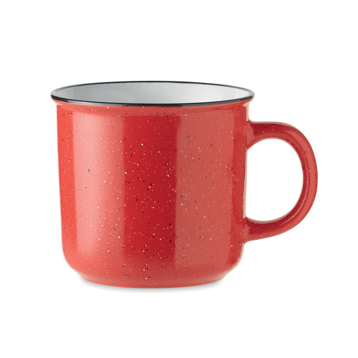 Kubek vintage ceramika 400 ml Duży ceramiczny kubek w stylu vintage. Ze względu na nakrapiany wzór, na nadrukowanym logo będą widoczne plamki. Pojemność: 400 ml.