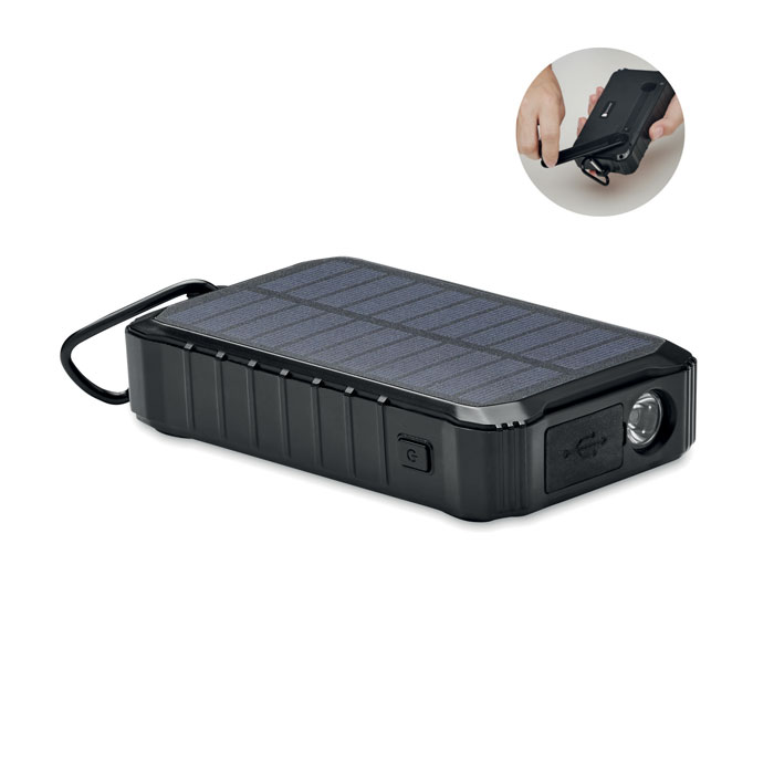 Solarny power bank 8000 mAh Solarny power bank 8000 mAh z dynamem na korbkę. W zestawie 1 lampka LED o mocy 100 lumenów. Wejście/wyjście typu C, 2 wyjścia USB-A. Wyjście DC 5V/2.1A.