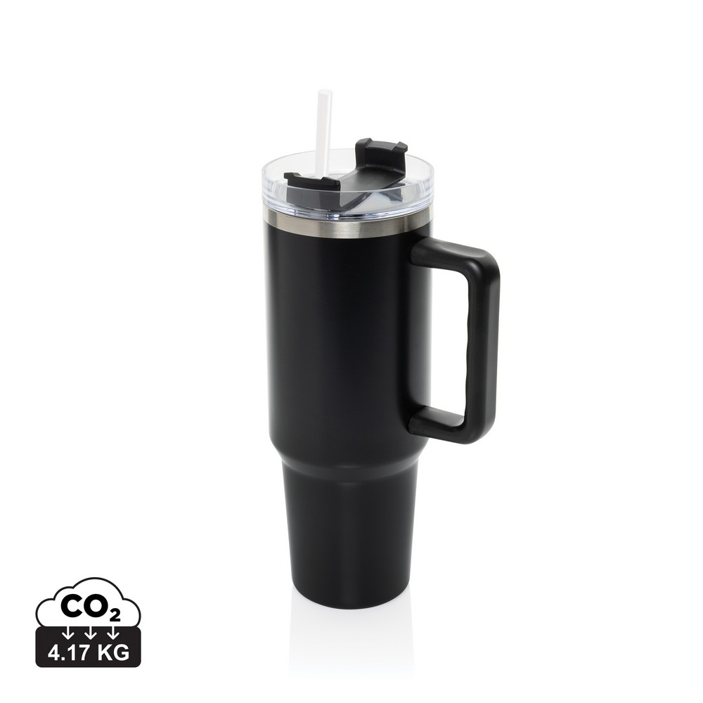 Kubek termiczny 1200 ml Stadley Kubek termiczny 1200 ml, podwójne ścianki z próżnią pomiędzy dzięki czemu kubek posiada funkcję termosu, posiada słomkę i szeroki otwór do picia, wykonany z materiałów z recyklingu, całkowita zawartość materiałów z recyklingu obliczona na podstawie wagi całkowitej produktu: 29%