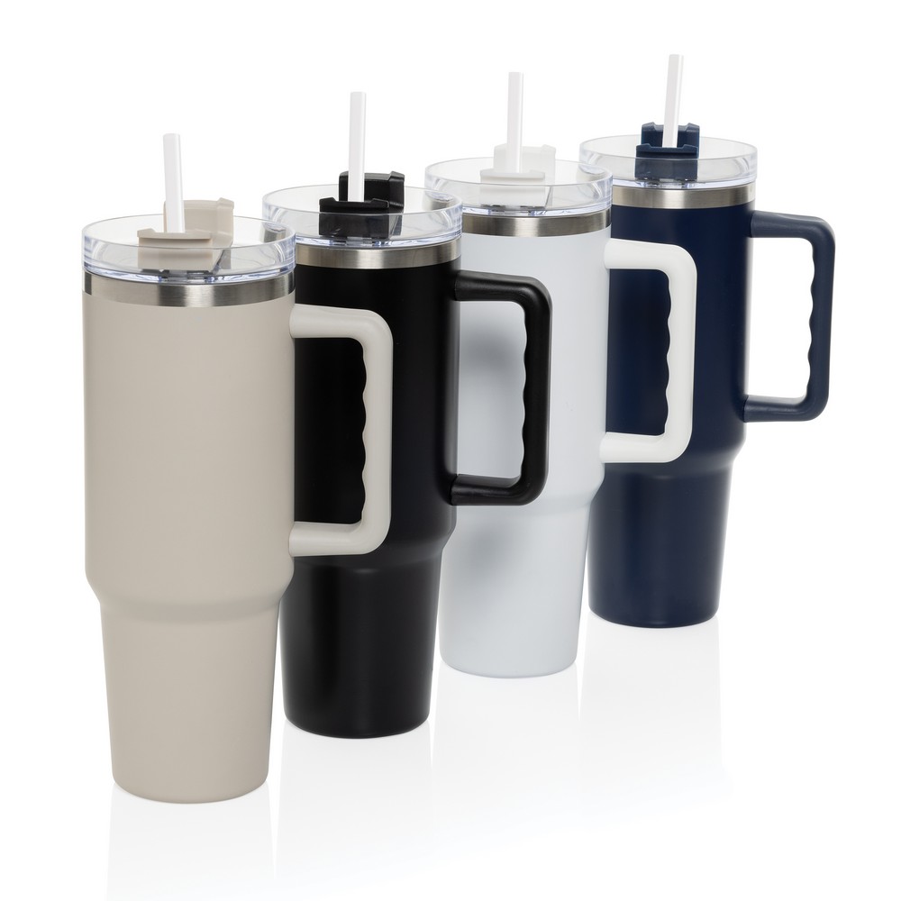 Kubek termiczny 1200 ml Stadley Kubek termiczny 1200 ml, podwójne ścianki z próżnią pomiędzy dzięki czemu kubek posiada funkcję termosu, posiada słomkę i szeroki otwór do picia, wykonany z materiałów z recyklingu, całkowita zawartość materiałów z recyklingu obliczona na podstawie wagi całkowitej produktu: 29%