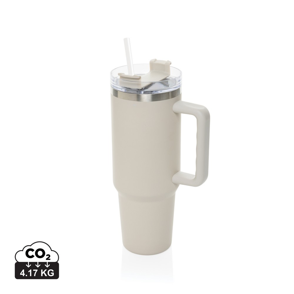 Kubek termiczny 1200 ml Stadley Kubek termiczny 1200 ml, podwójne ścianki z próżnią pomiędzy dzięki czemu kubek posiada funkcję termosu, posiada słomkę i szeroki otwór do picia, wykonany z materiałów z recyklingu, całkowita zawartość materiałów z recyklingu obliczona na podstawie wagi całkowitej produktu: 29%