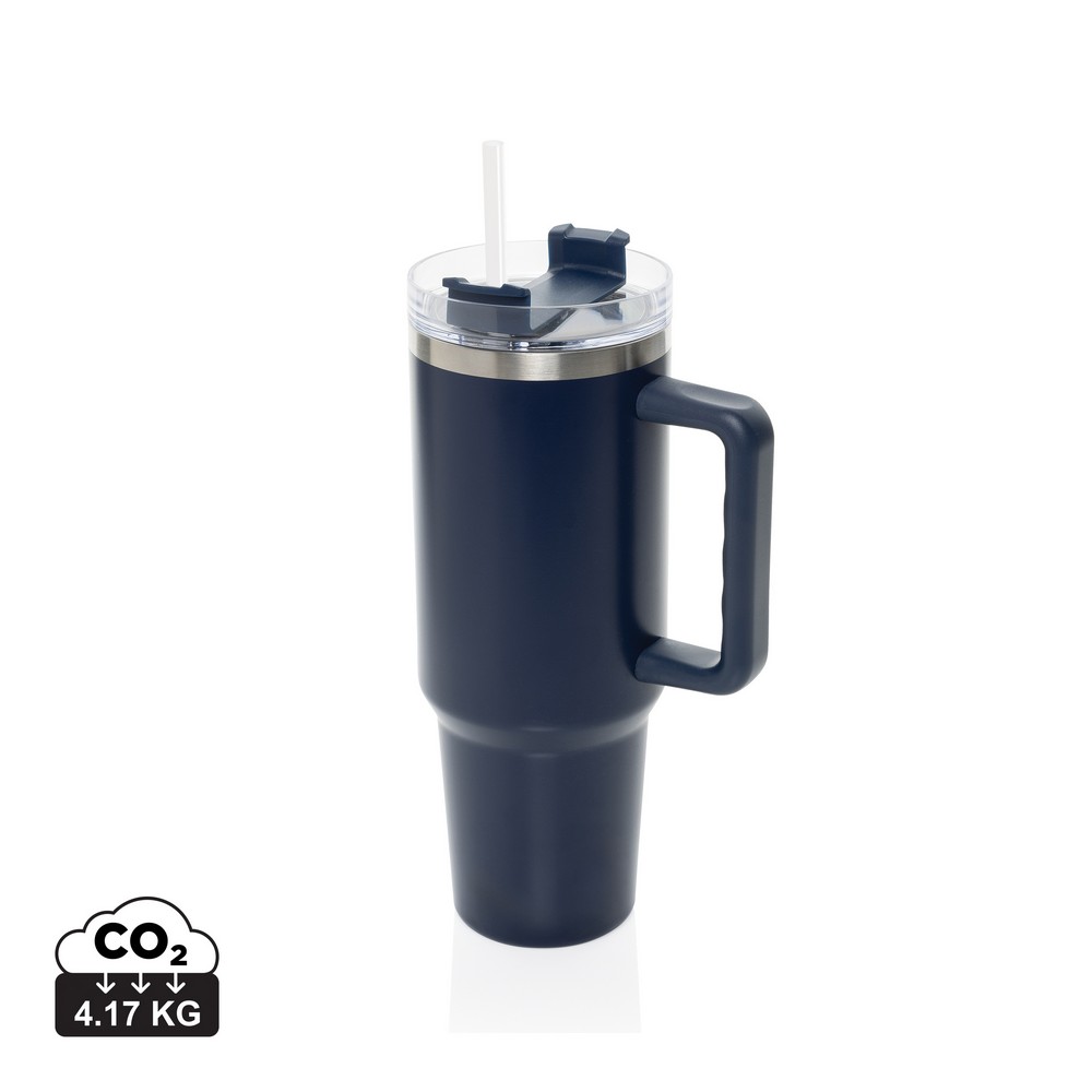 Kubek termiczny 1200 ml Stadley Kubek termiczny 1200 ml, podwójne ścianki z próżnią pomiędzy dzięki czemu kubek posiada funkcję termosu, posiada słomkę i szeroki otwór do picia, wykonany z materiałów z recyklingu, całkowita zawartość materiałów z recyklingu obliczona na podstawie wagi całkowitej produktu: 29%