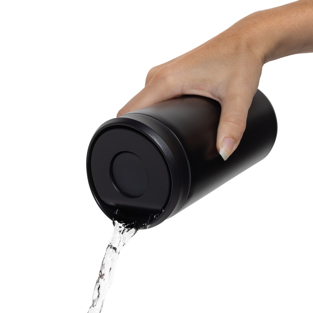 Kubek termiczny 400 ml Avira Alix Kubek termiczny 400 ml, nie wymaga obsługi oburącz, wykonany z materiałów z recyklingu, całkowita zawartość materiałów z recyklingu obliczona na podstawie wagi całkowitej produktu: 66%