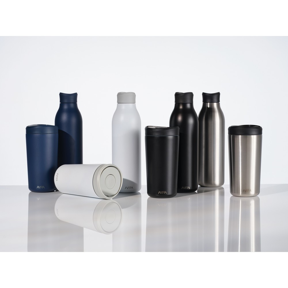 Kubek termiczny 400 ml Avira Alix Kubek termiczny 400 ml, nie wymaga obsługi oburącz, wykonany z materiałów z recyklingu, całkowita zawartość materiałów z recyklingu obliczona na podstawie wagi całkowitej produktu: 66%