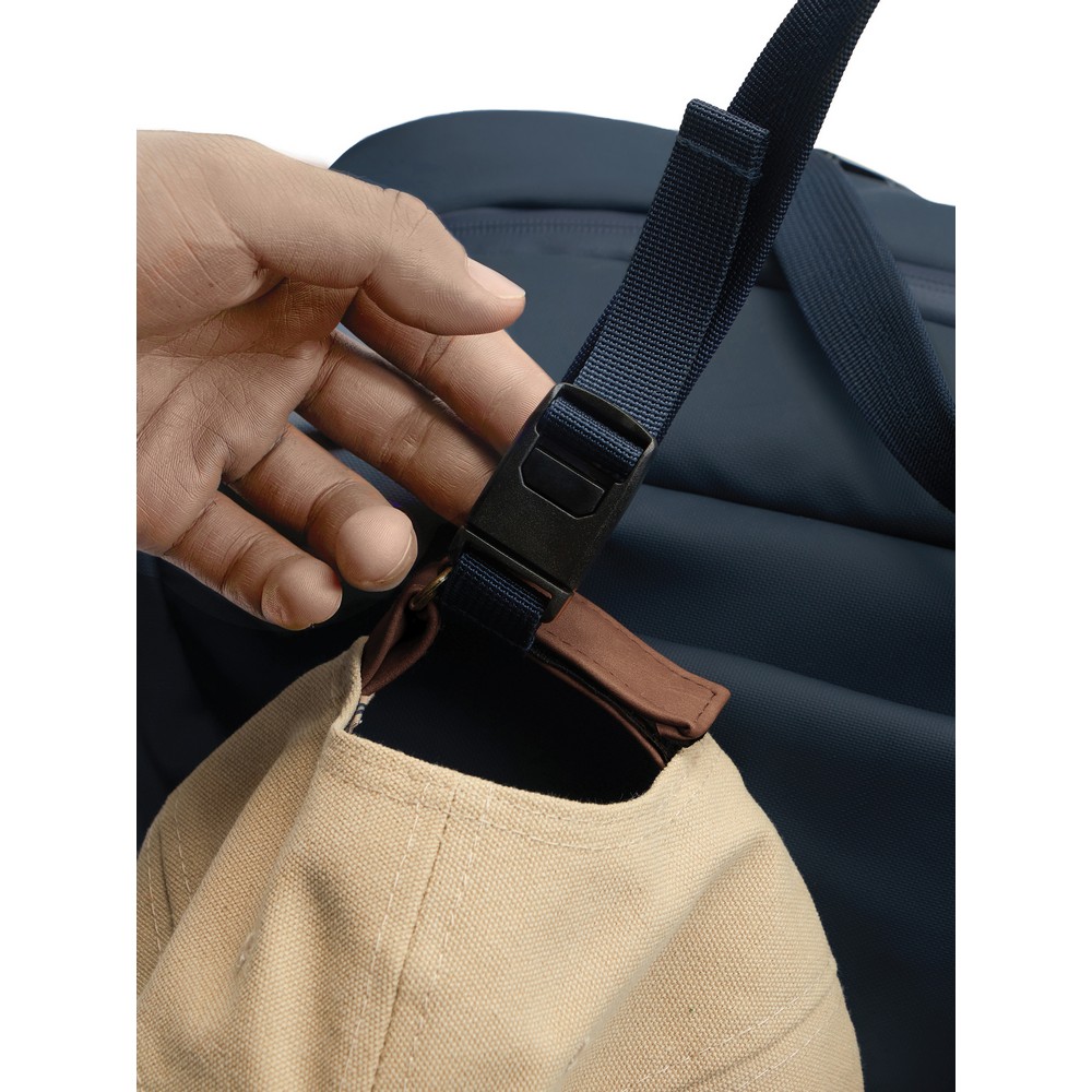 Torba sportowa, podróżna Urban Torba podróżna, sportowa, lekka i trwała konstrukcja, przestronna przegroda główna z kieszenią na laptopa 16” wewnątrz, kieszenie z przodu i tyłu, podszewka wykonana z materiałów z recyklingu, dzięki zastosowaniu technologii AWARE™ wykorzystane włókna bawełny są identyfikowalne z pochodzenia, całkowita zawartość materiałów z recyklingu obliczona na podstawie wagi całkowitej przedmiotu: 63%