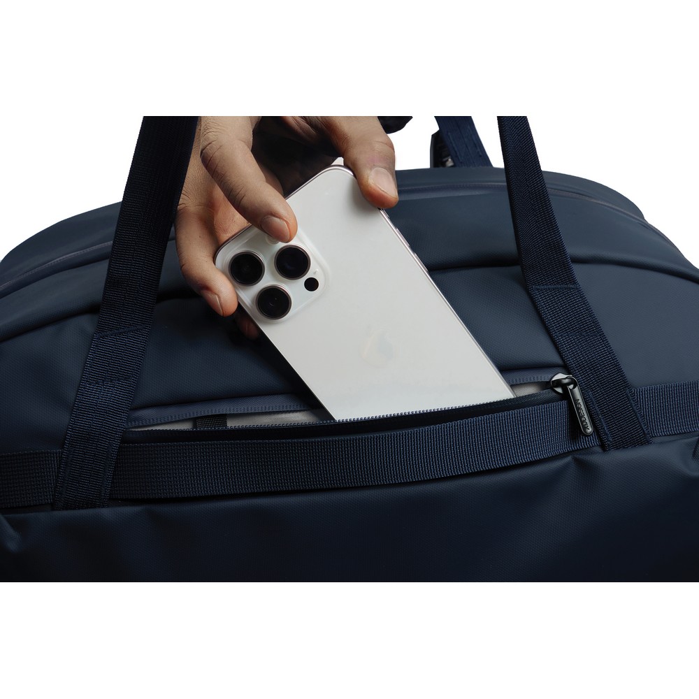 Torba sportowa, podróżna Urban Torba podróżna, sportowa, lekka i trwała konstrukcja, przestronna przegroda główna z kieszenią na laptopa 16” wewnątrz, kieszenie z przodu i tyłu, podszewka wykonana z materiałów z recyklingu, dzięki zastosowaniu technologii AWARE™ wykorzystane włókna bawełny są identyfikowalne z pochodzenia, całkowita zawartość materiałów z recyklingu obliczona na podstawie wagi całkowitej przedmiotu: 63%