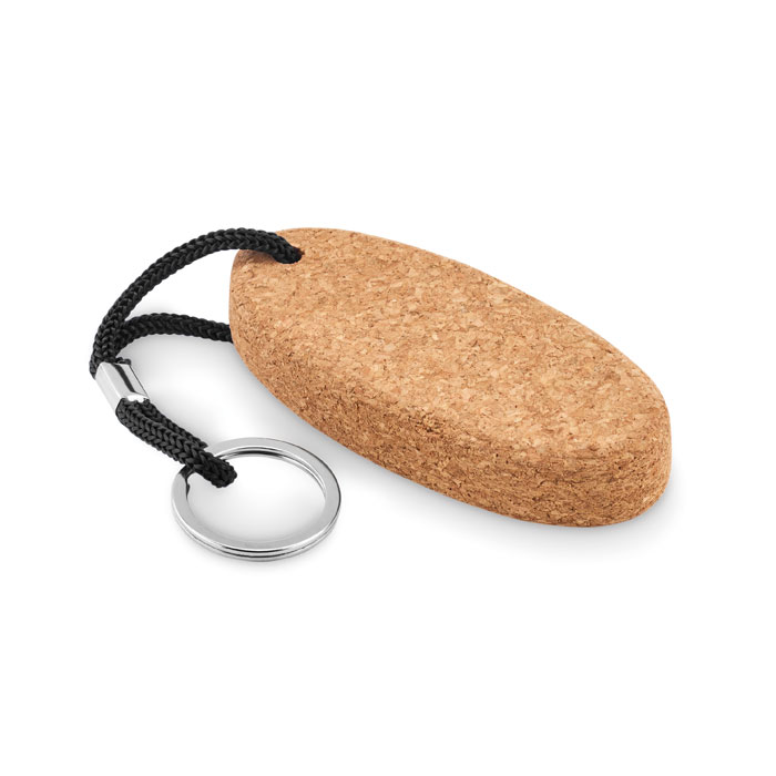 Pływający brelok z korka Owalny brelok z korka unoszącego się na wodzie z tkanym sznurkiem. Korek jest materiałem w 100% naturalnym. Ze względu na jego strukturę i porowatość powierzchni ostateczny wygląd nadruku na każdym artykule może się różnić.