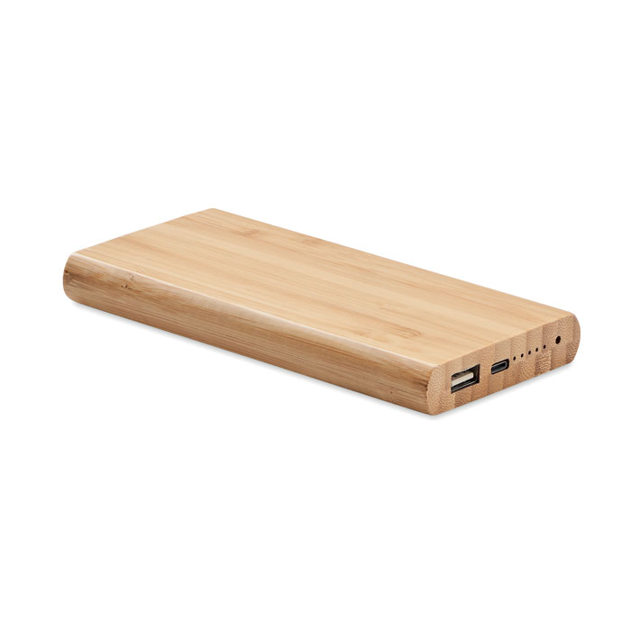 Bambusowy power bank 6000 mAh Bezprzewodowa ładowarka 15W i power bank o pojemności 6000 mAh w bambusowej obudowie. Wyjście DC5V/2A. Zawiera lampkę kontrolną i kabel USB z wtyczką typu C. Bambus jest produktem naturalnym, dlatego mogą wystąpić nieznaczne różnice w kolorze, wzorze i rozmiarze. Wejście/Wyjście: Typ-C.