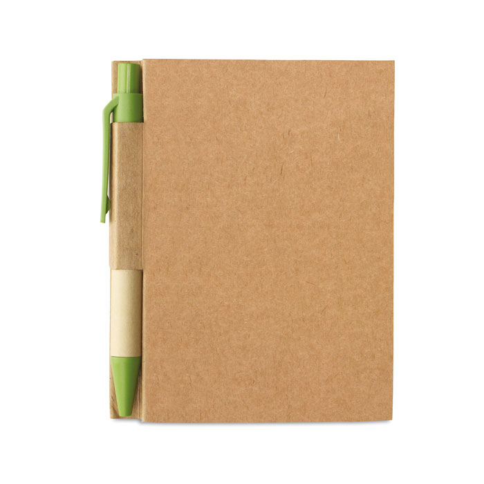Notes z recyklingu Notatnik z papieru z recyklingu z pasującym długopisem. Miękka papierowa okładka z uchwytem na długopis. Oprawiony w pudełko. 160 stron w linie z papieru z recyklingu (80 arkuszy). Pasujący długopis z przyciskiem w kartonie z recyklingu i biodegradowalnego plastiku. Niebieski tusz.