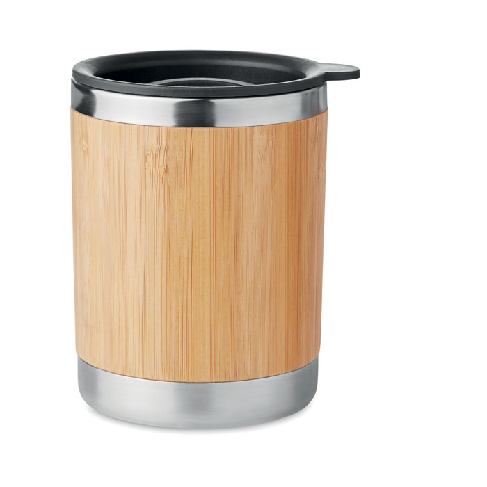 Kubek bambusowy 250 ml Kubek ze stali nierdzewnej z podwójnymi ściankami. Bambusowa obudowa. Pojemność 250 ml. Bambus jest produktem naturalnym, dlatego mogą występować niewielkie różnice w kolorze i rozmiarze poszczególnych elementów, co może mieć wpływ na ostateczny efekt zdobienia.