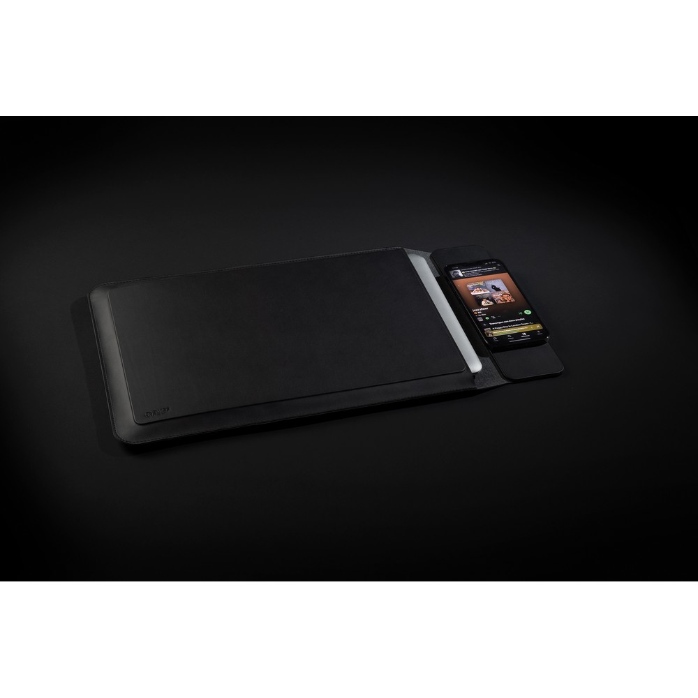 Pokrowiec na laptopa 15,6", magnetyczna ładowarka bezprzewodowa 15W Swiss Peak Pokrowiec na laptopa do 15,6”, magnetyczna ładowarka bezprzewodowa 15W, wejście USB-C, wykonany z materiałów pochodzących z recyklingu